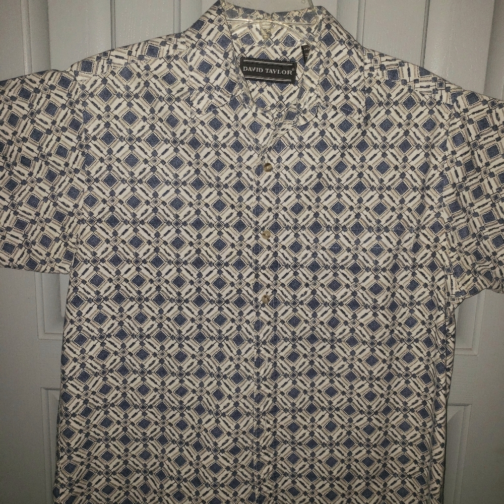 David Taylor ~ Mens Button Front Dress Shirt ~ Size Medium